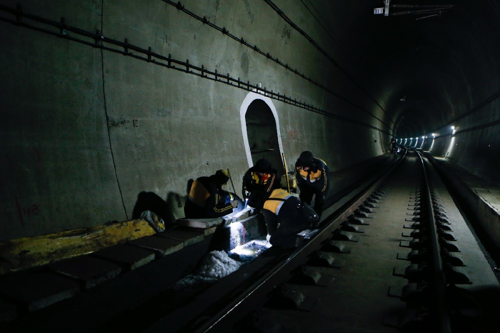 本溪铁路运营隧道病害现状